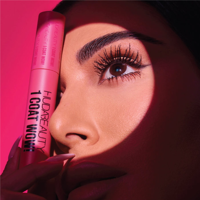 HUDA BEAUTY 1 COAT WOW! EXTRA VOLUMIZING AND LIFTING MINI MASCARA