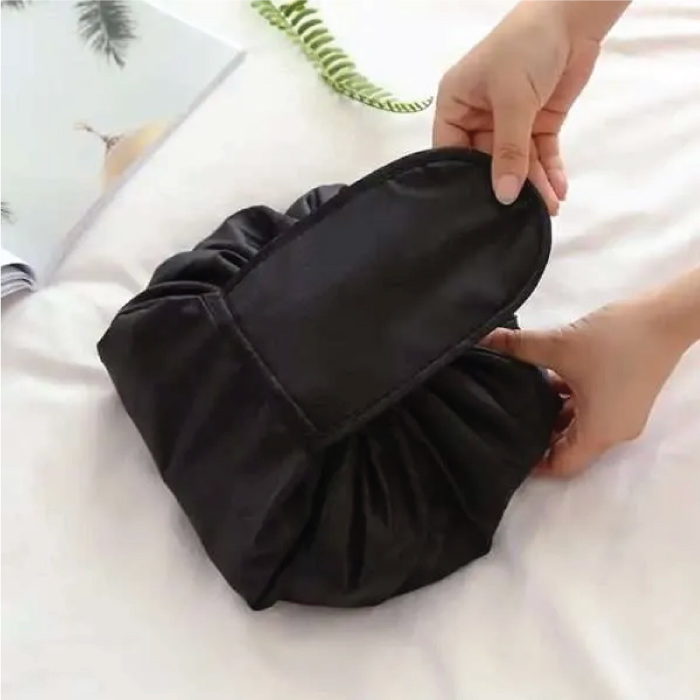 FLAT LAY BEAUTY BAG BLACK